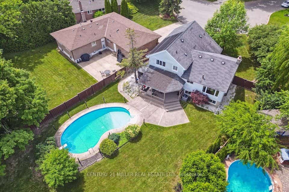 2442 Woburn Crescent, Oakville, ON L6L 5E9