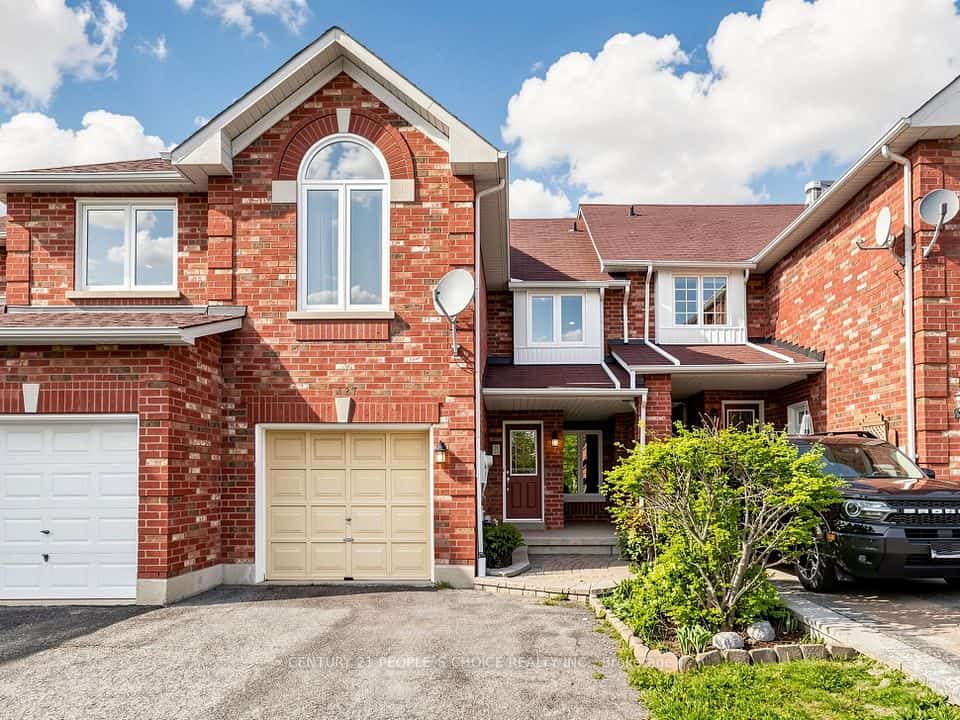 1327 Killaby Drive, Mississauga, ON L5V 2C3