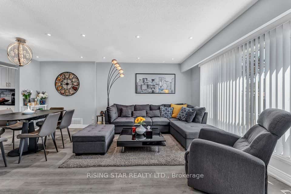 7440 GOREWAY Drive #2, Mississauga, ON L4T 2V2