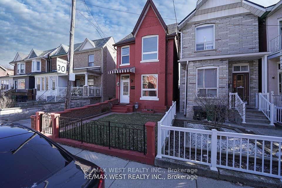 115 Edwin Avenue, Toronto, ON M6P 3Z8