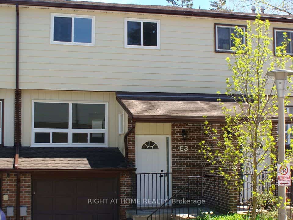 63 Ferris Lane #E3, Barrie, ON L4M 5C4