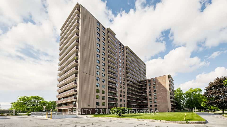180 Markham Road #819, Toronto, ON M1M 2Z9