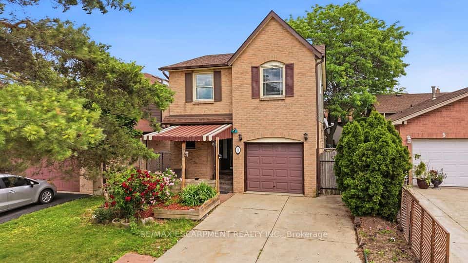 3 Twinoaks Crescent, Hamilton, ON L8J 2E6