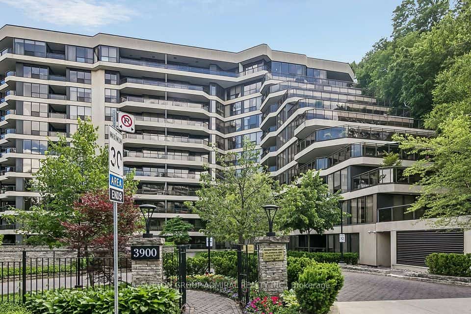 3900 Yonge Street #301, Toronto, ON M4N 3N6