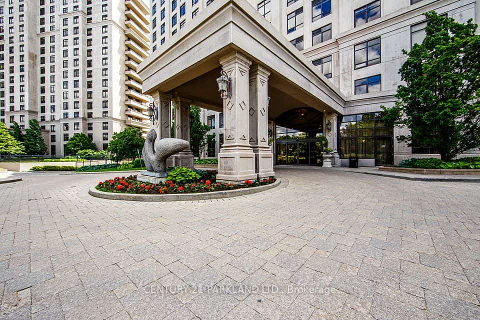 9235 Jane Street #501, Vaughan, ON L6A 0J8