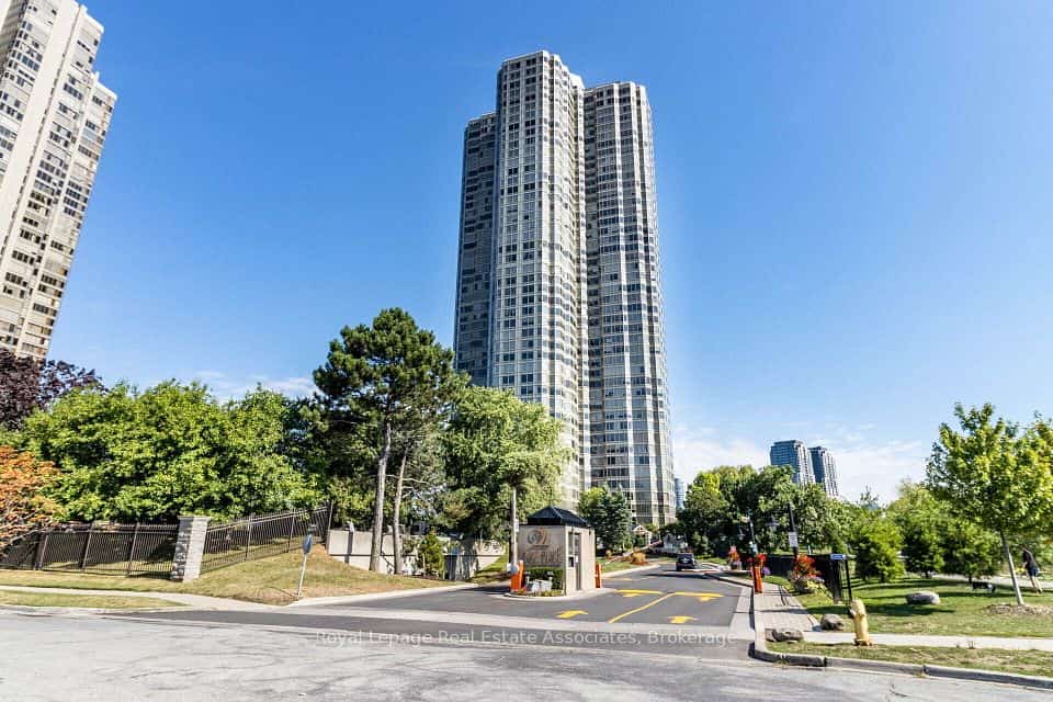 1 Palace Pier Court #2407, Toronto, ON M8V 3W9