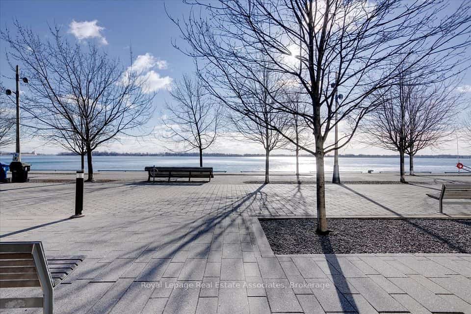 29 Queens Quay E #323, Toronto, ON M5E 0A4