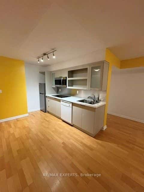111 Elizabeth Street #953, Toronto, ON M5G 1P7