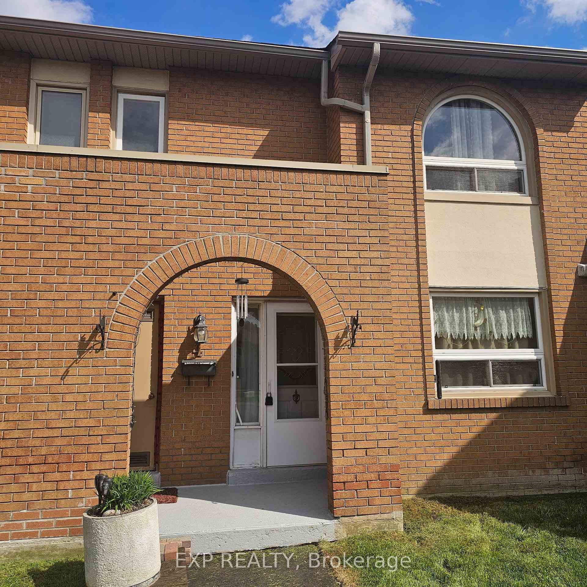 1180 Mississauga Valley Boulevard #4, Mississauga, ON L5A 3M9