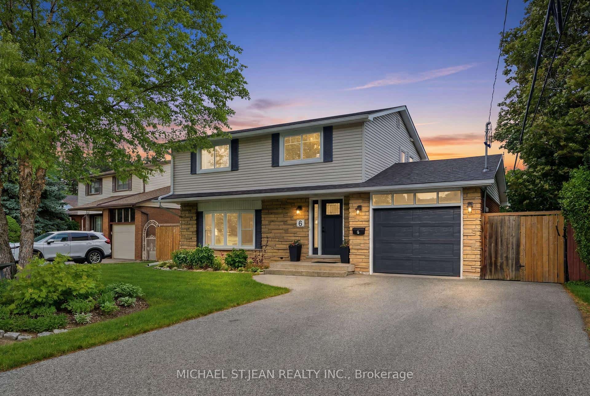 6 Darlington Drive, Hamilton, ON L9C 2L7