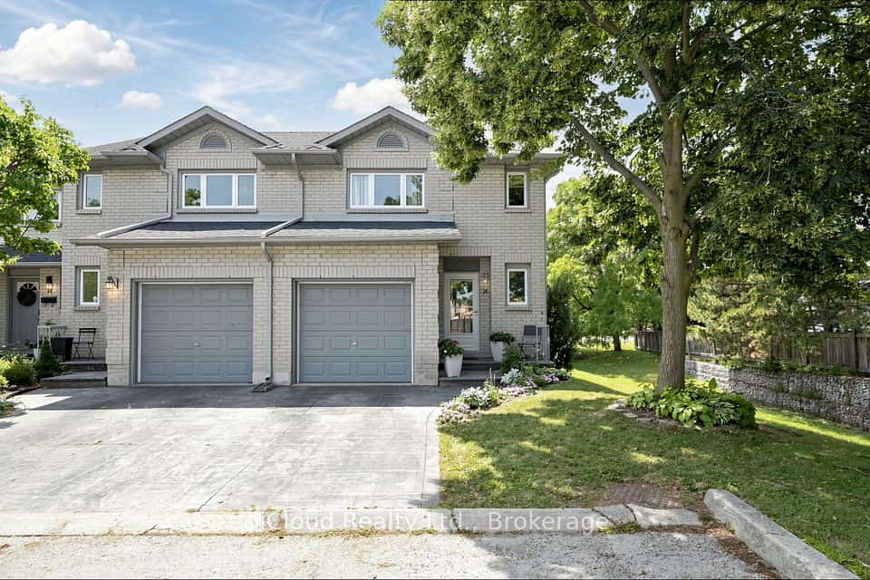 1 Royalwood Court #16, Hamilton, ON L8E 4Y1