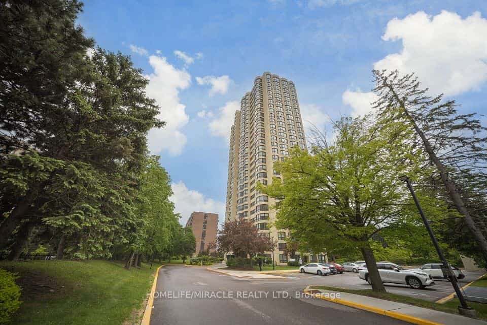 8 Lisa Street #1802, Brampton, ON L6T 4S6