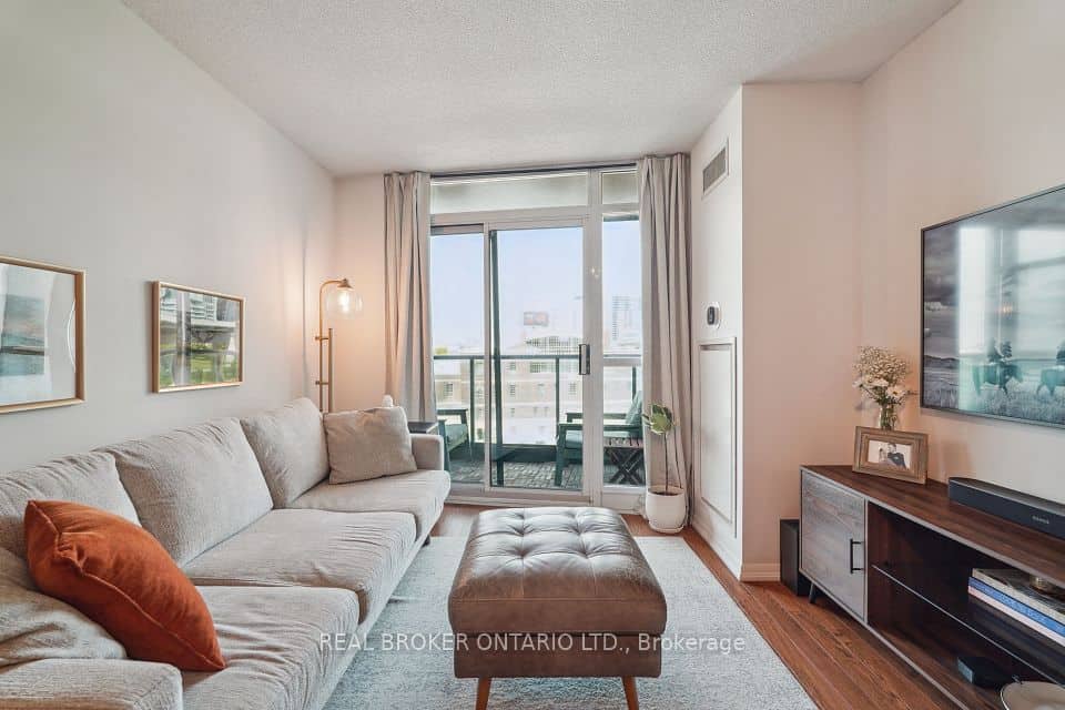231 Fort York Boulevard, Toronto