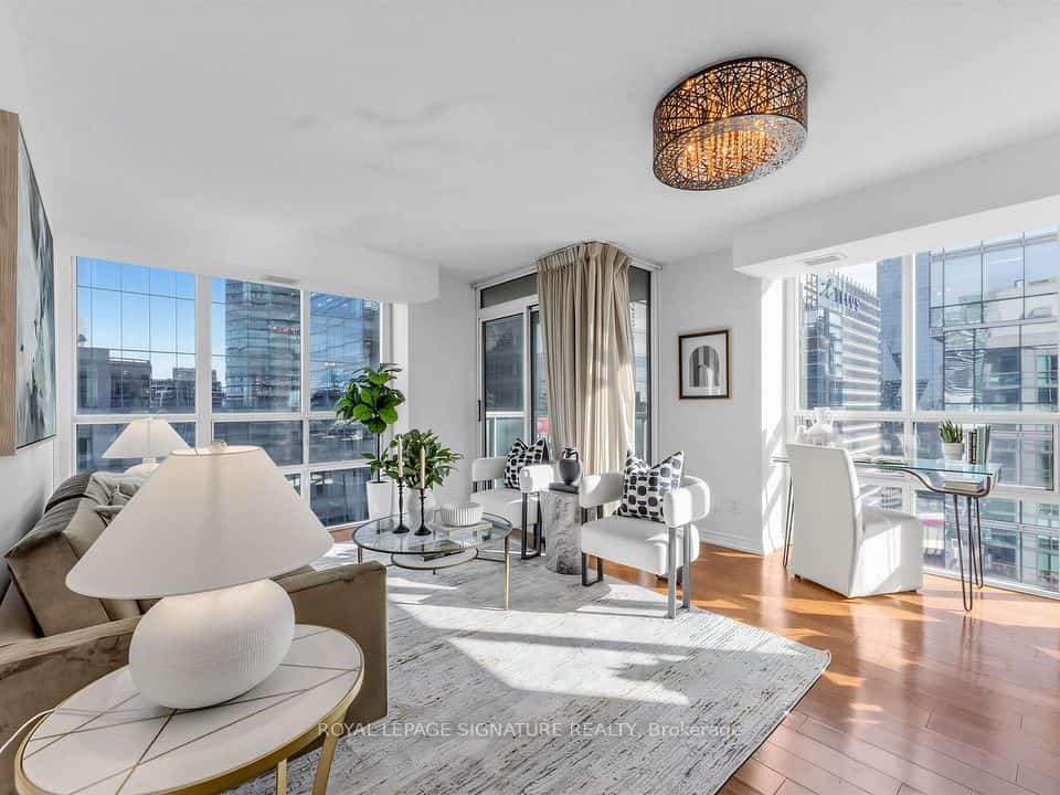 30 Grand Trunk Crescent #3906, Toronto, ON M5J 3A4