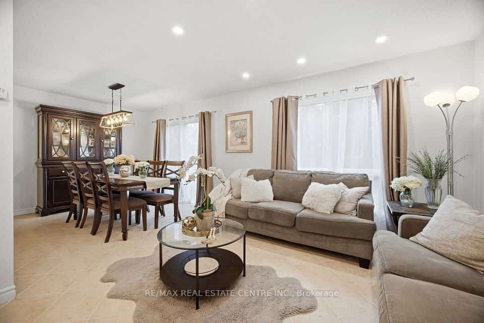 6884 Edenwood Drive, Mississauga, ON L5N 4V6