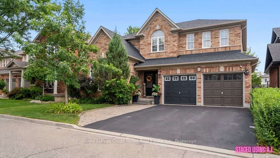 15 Courtsfield Crescent, Brampton, ON L7A 2E3