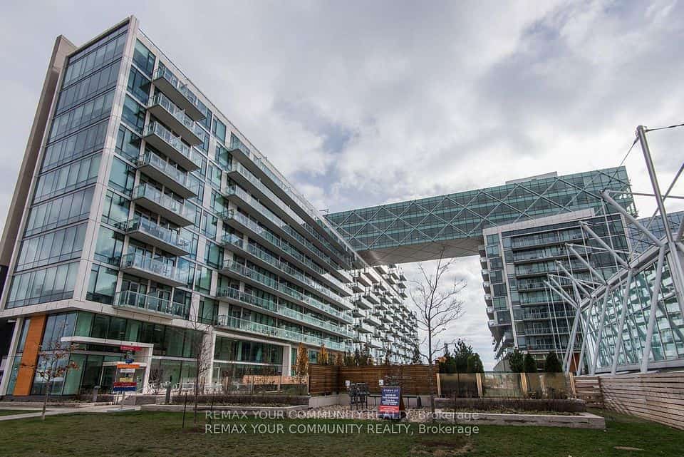 39 Queens Quay E #815, Toronto, ON M5E 0A5