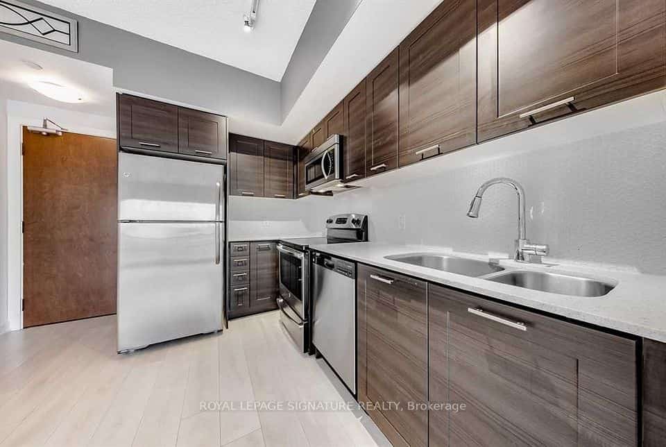 2200 Lakeshore Boulevard #1003, Toronto, ON M8V 1A4