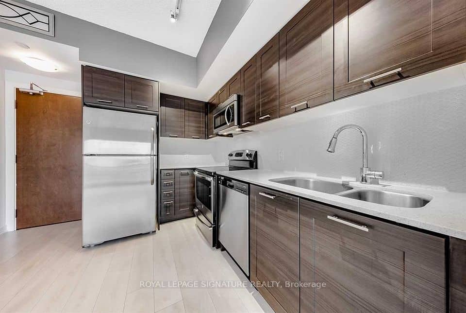 2200 Lakeshore Boulevard, Toronto