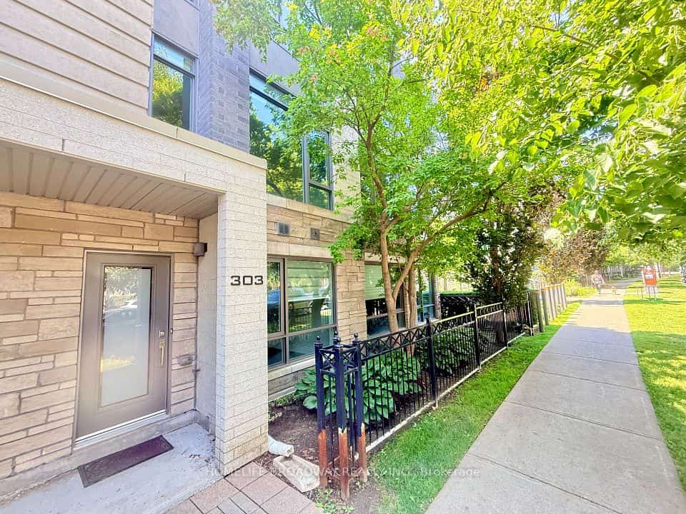 303 South Park Road, Markham, ON L3T 7W1