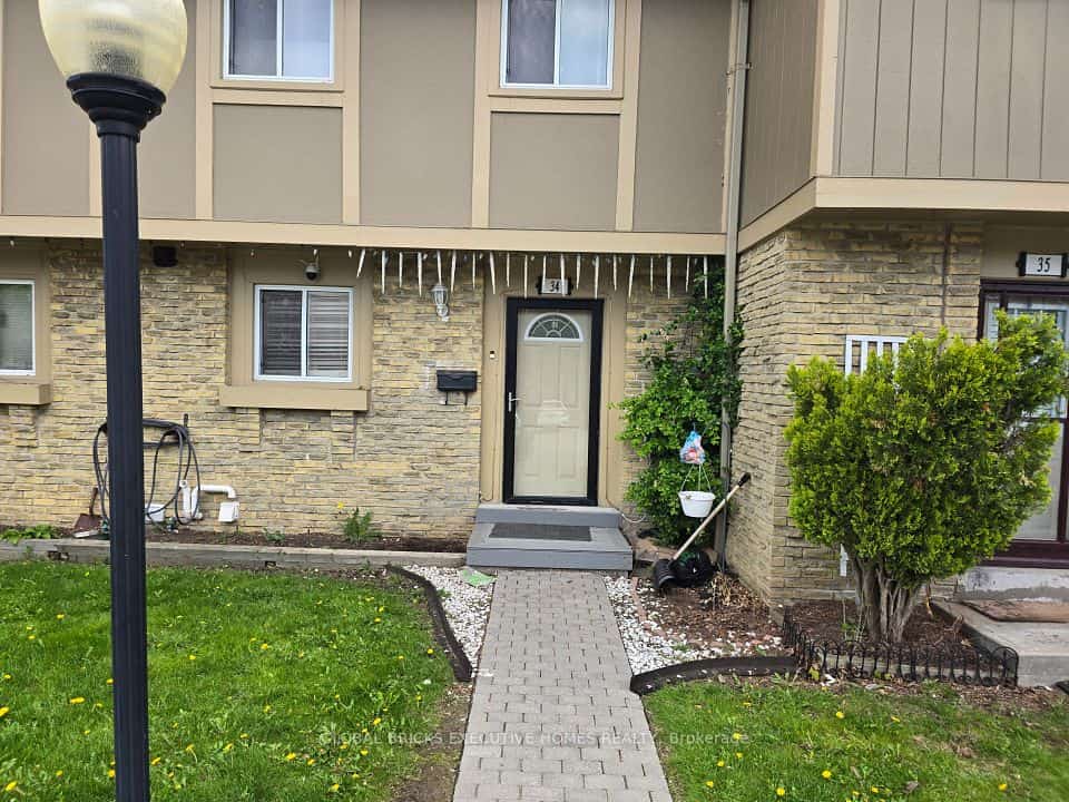 57 Hansen Road N #34, Brampton, ON L6V 3C6