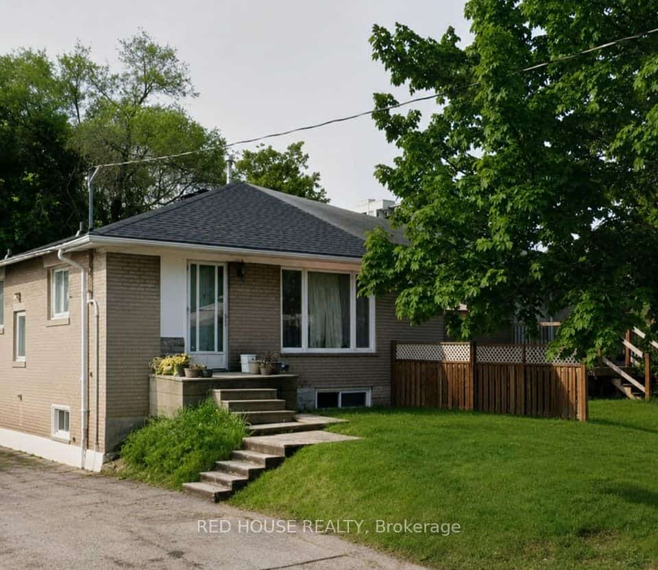 218 Penn Avenue, Newmarket, ON L3Y 2S5