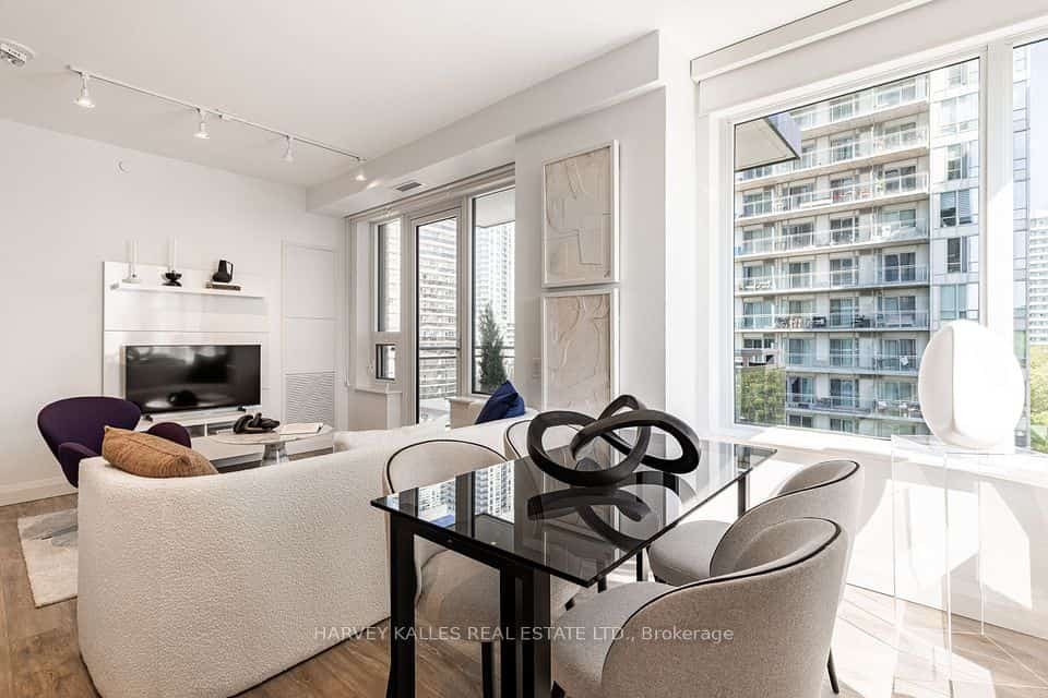 71 Redpath Avenue #1302, Toronto, ON M4S 0E1
