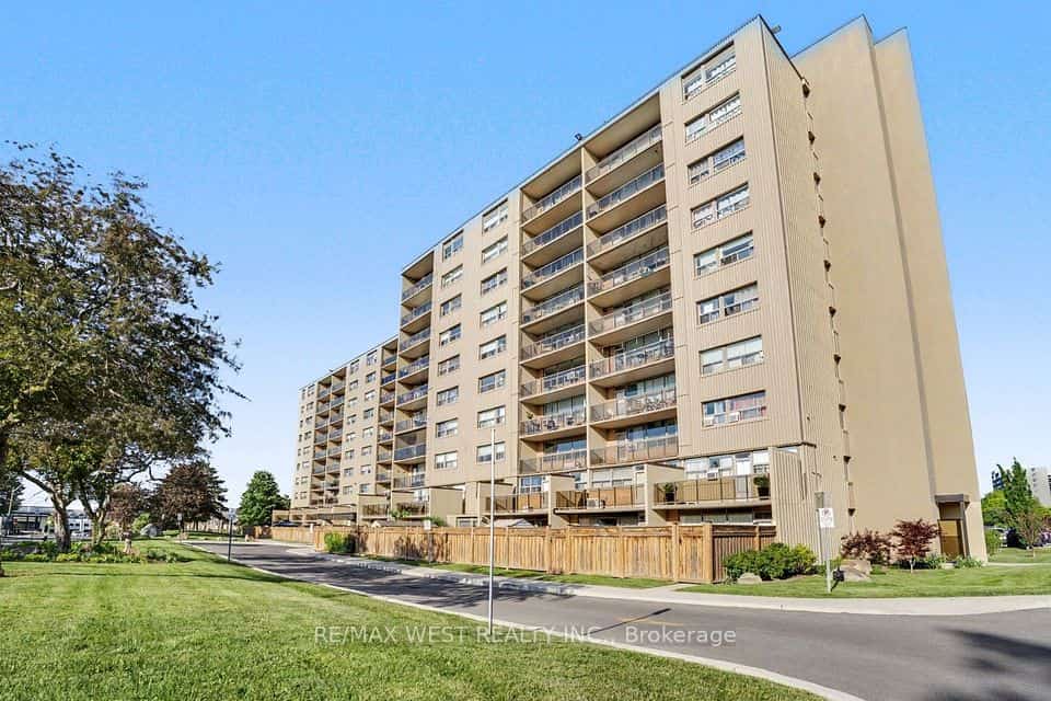 15 Nicklaus Drive #807, Hamilton, ON L8K 5J5