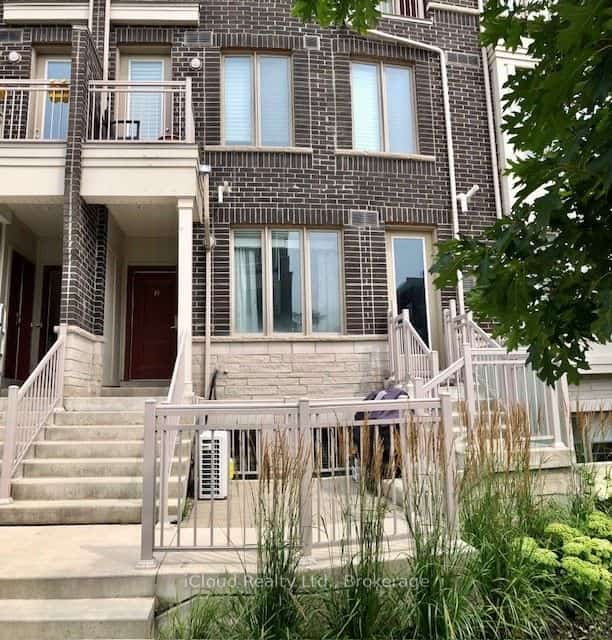 90 Eastwood Park Gardens #18, Toronto, ON M8W 0B2