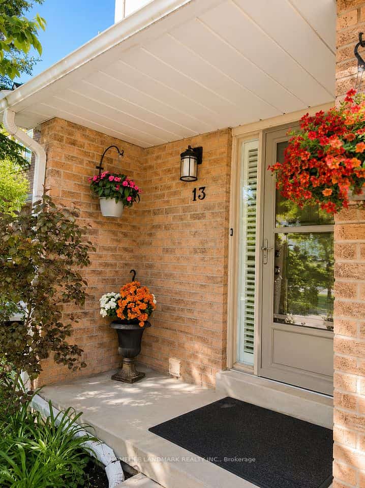 115 Avenue Road #13, Richmond Hill, ON L4C 9N2