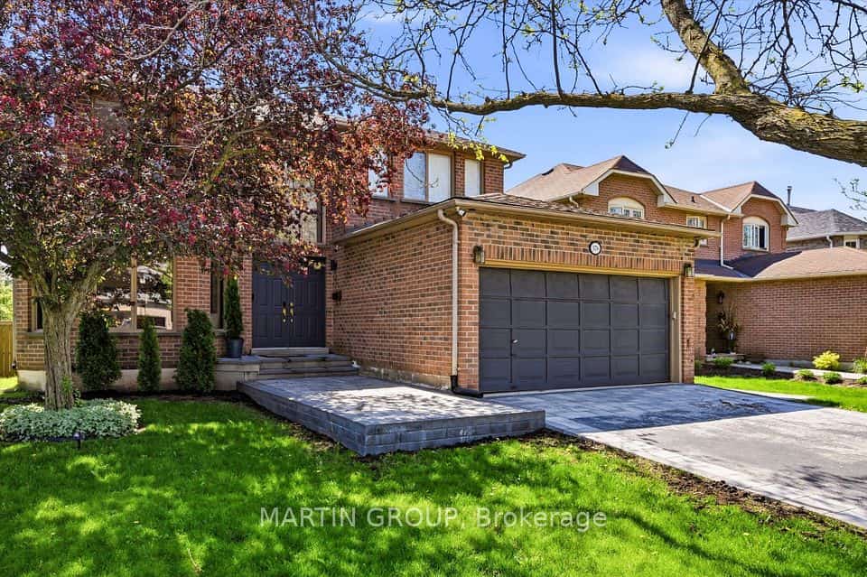 376 Carrier Lane, Oakville, ON L6H 5E9