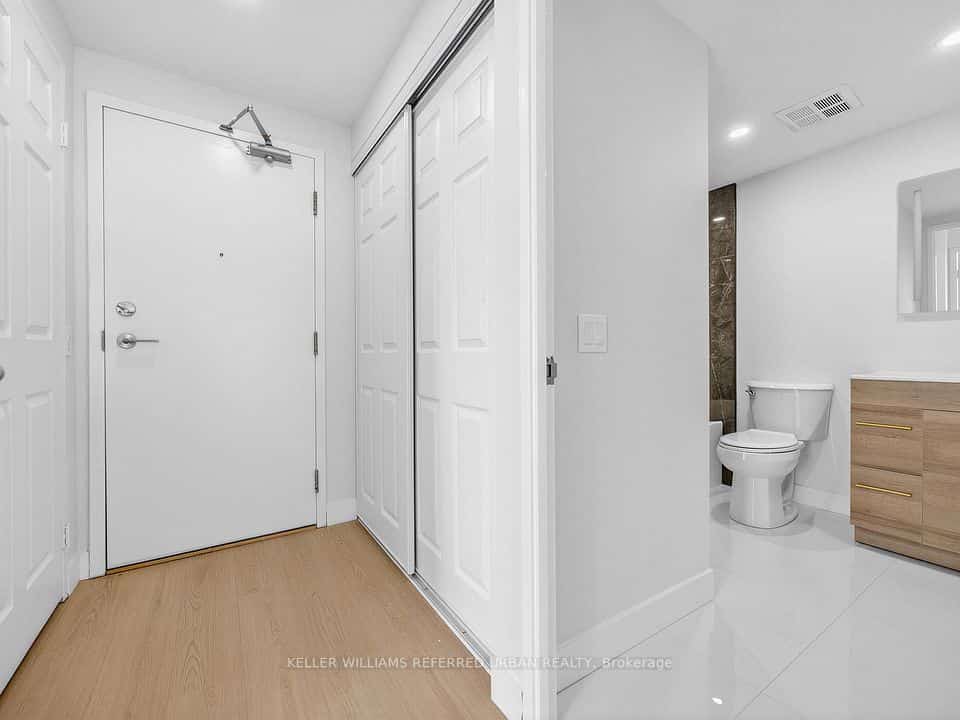 7 Bishop Avenue #501, Toronto, ON M2M 4J4
