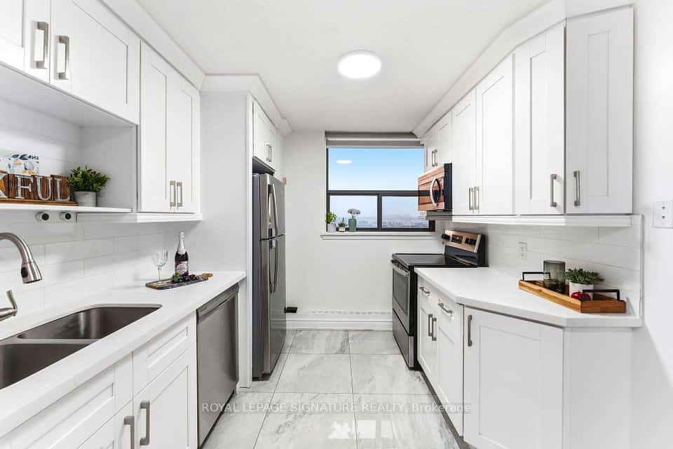 100 Wingarden Court #1807, Toronto, ON M1B 2P4
