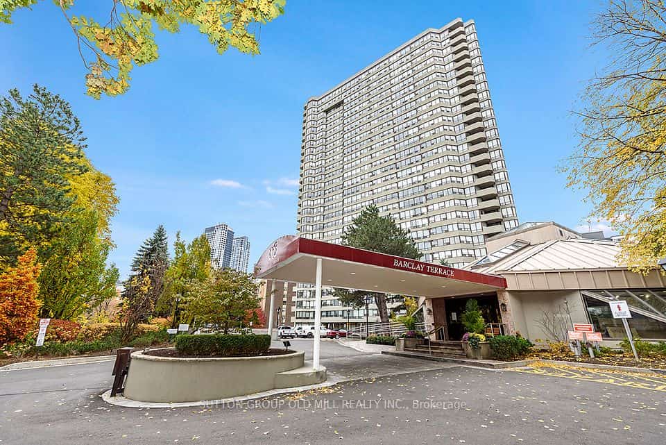 1300 Islington Avenue #2806, Toronto, ON M9A 5C4