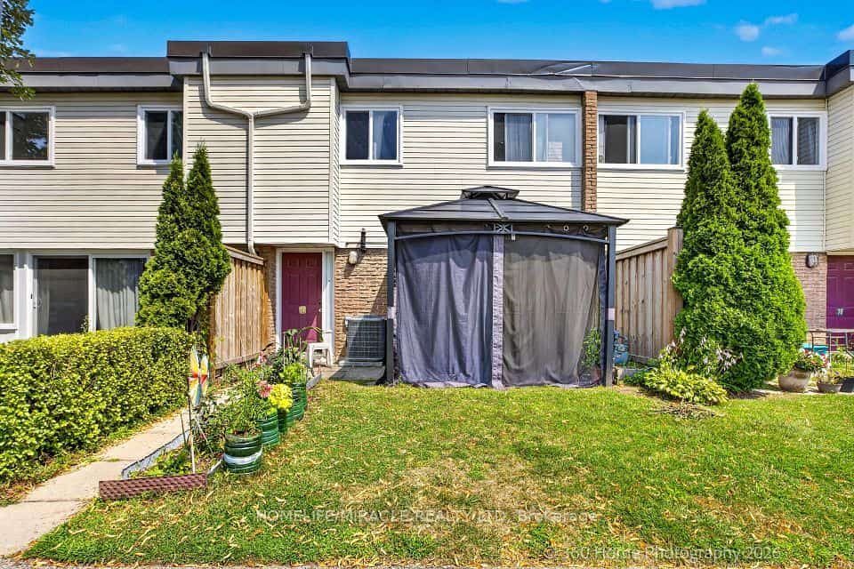 74 Springfair Avenue #165, Aurora, ON L4G 3M2