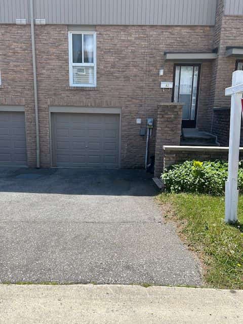 201 Alexmuir Boulevard, Toronto