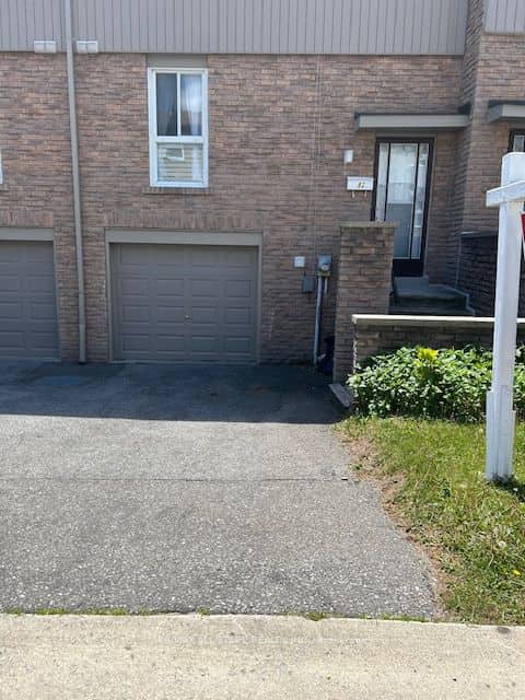 201 Alexmuir Boulevard, Toronto