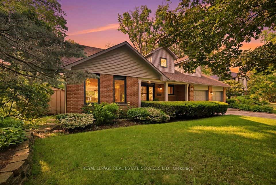 11 Regency Court, Oakville, ON L6H 2P6