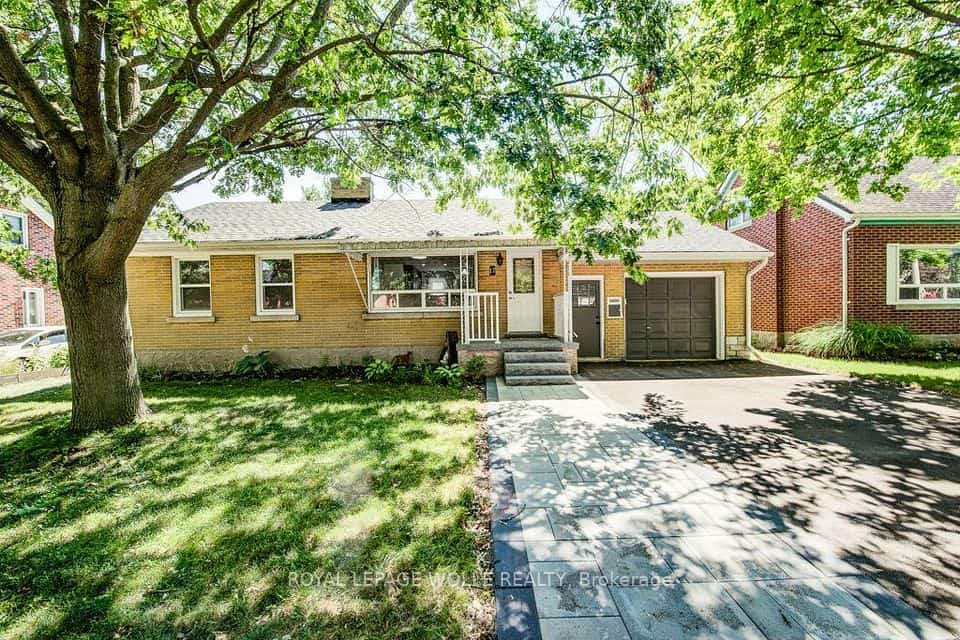 17 Crestwood Avenue, Kitchener, ON N2H 4K6