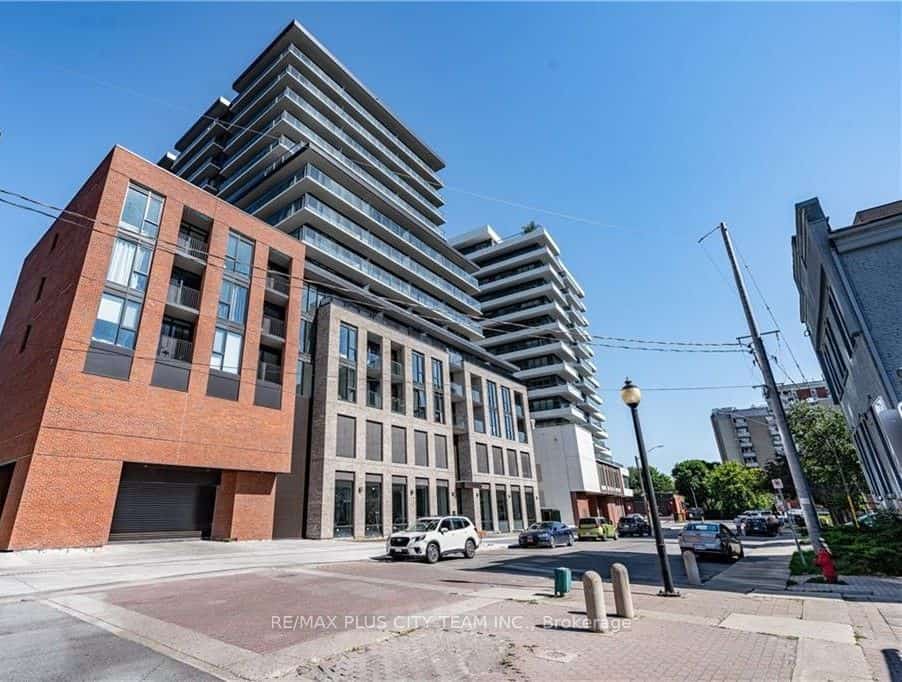 1 Jarvis Street E #527, Hamilton, ON L8R 3J2