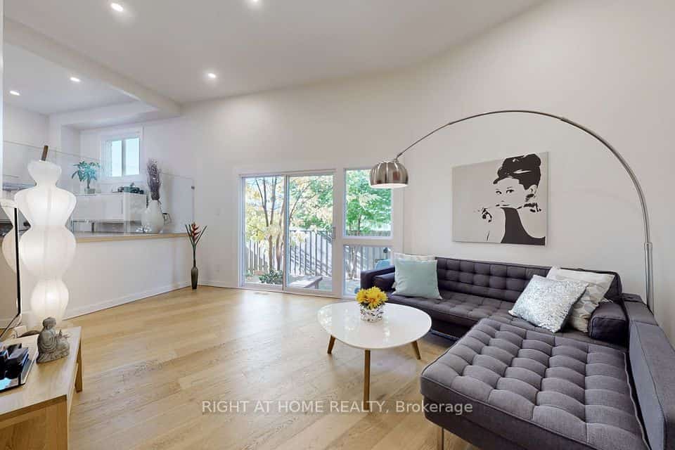 400 Bloor Street #6, Mississauga, ON L5A 3M8