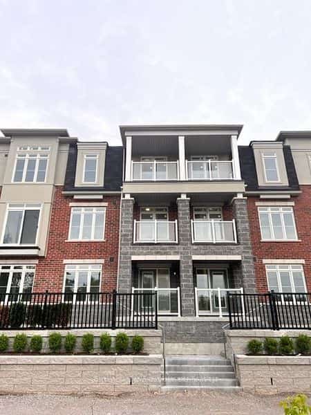 2540 William Jackson Drive #204, Pickering, ON L1X 0E4