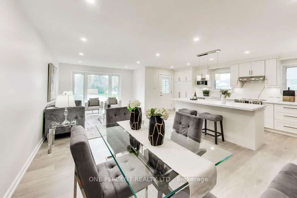 1270 Pallatine Drive, Oakville, ON L6H 1Z2