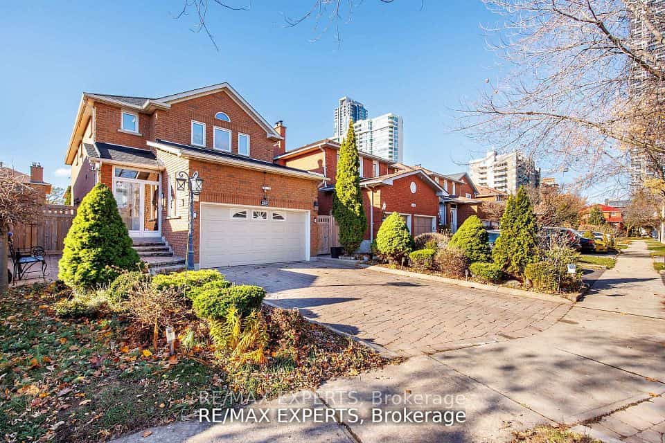 482 Malaga Road, Mississauga, ON L5B 3W2