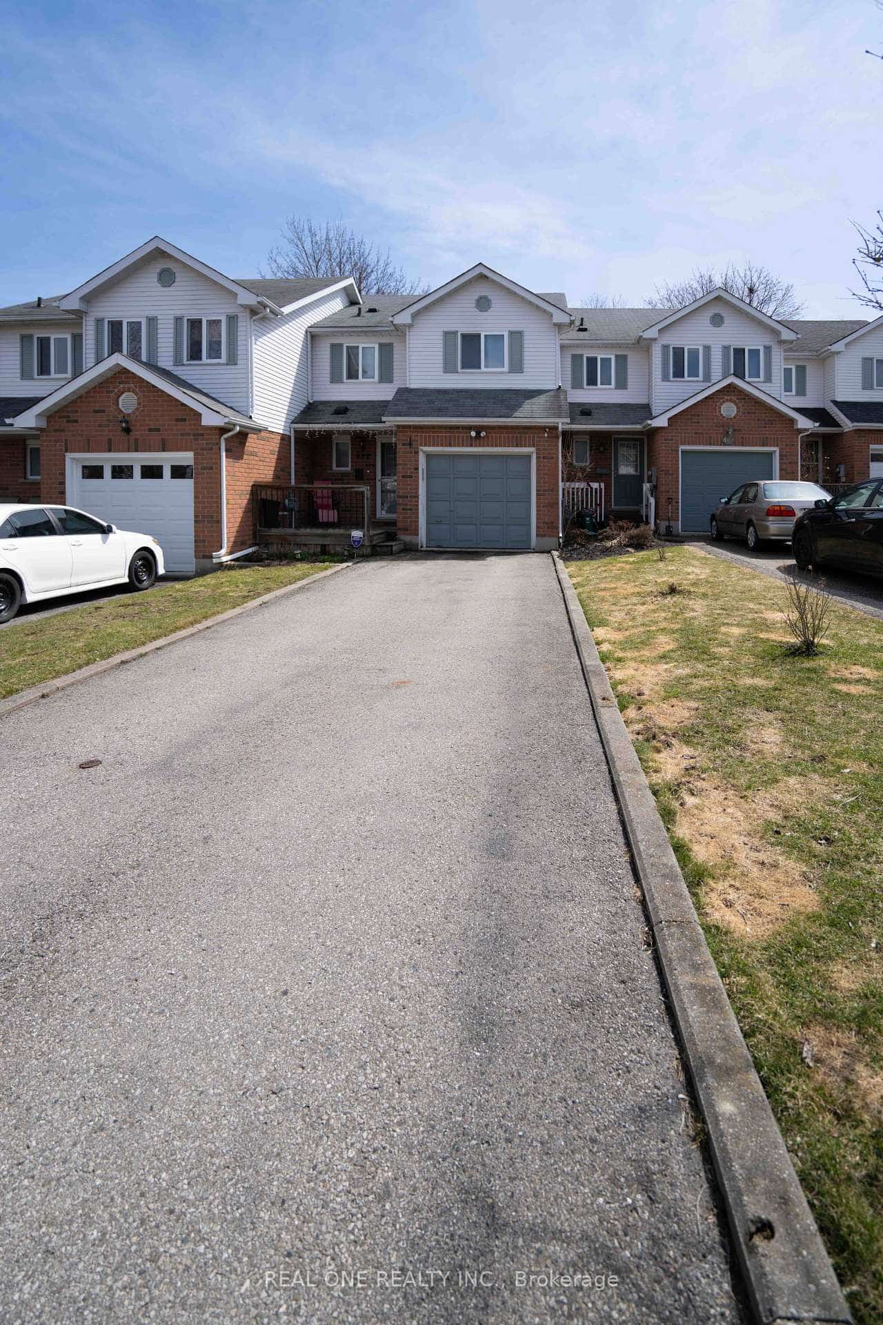 407 Downsview Place, Waterloo, ON N2K 3W6