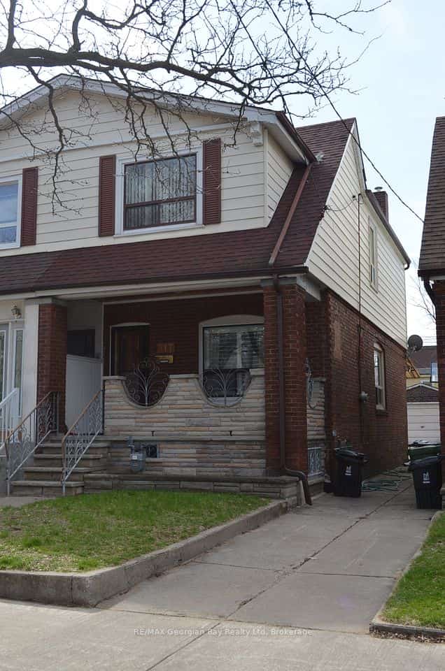 517 Milverton Boulevard, Toronto, ON M4C 1X6