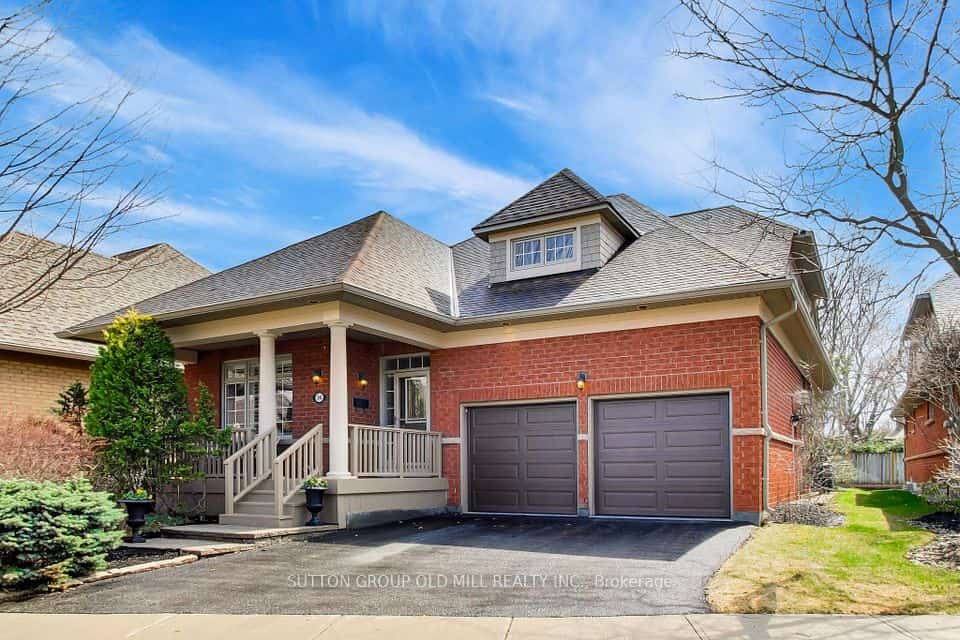 2175 Stavebank Road #16, Mississauga, ON L5C 1T3