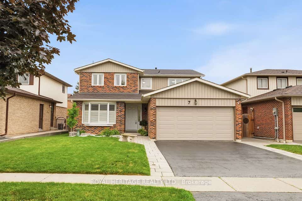 7 Carter Crescent, Whitby, ON L1N 6C3