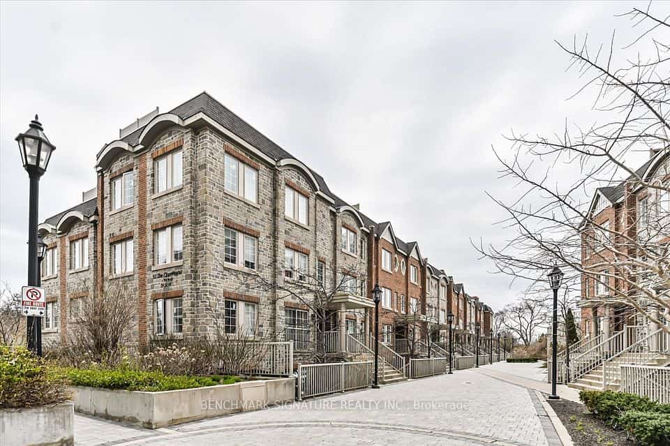 93 The Queensway Avenue #TH40, Toronto, ON M6S 5A7