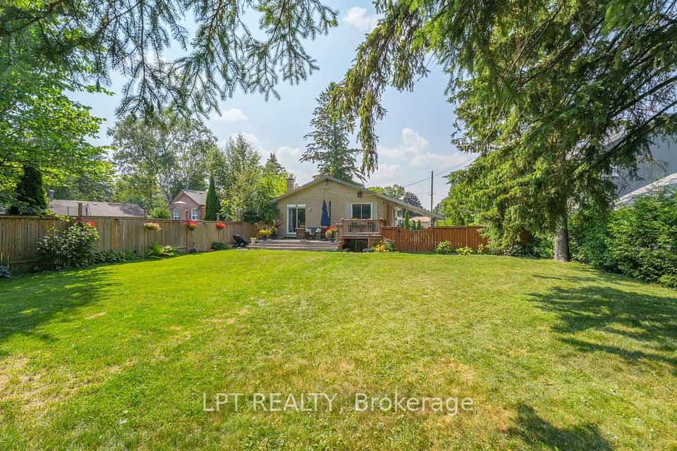 31 Patrick Drive, Aurora, ON L4G 2A6